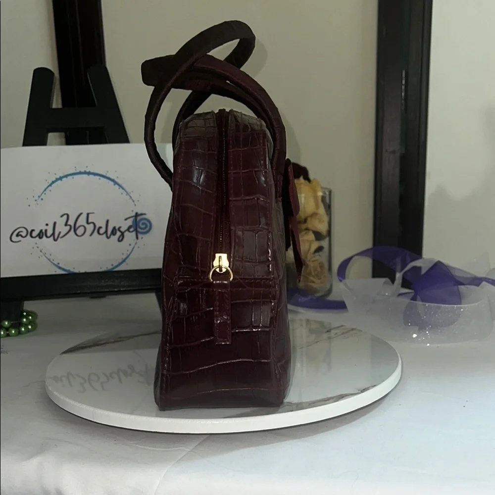 Victoria’s Secret Vintage Elegant Maroon Crocodile Pattern Cosmetic Bag w/ Bow